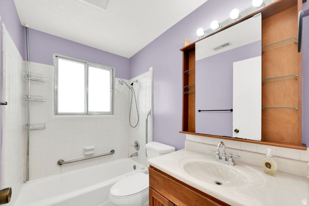 Image 10 of property listing at 865 S 1650 E #A, Clearfield, UT 84015