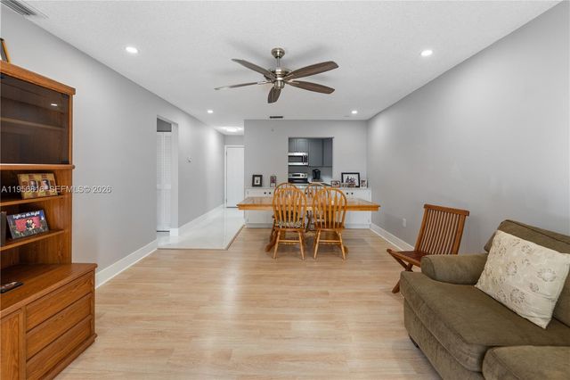 4110 NW 88th Ave 205, Coral Springs, FL 33065