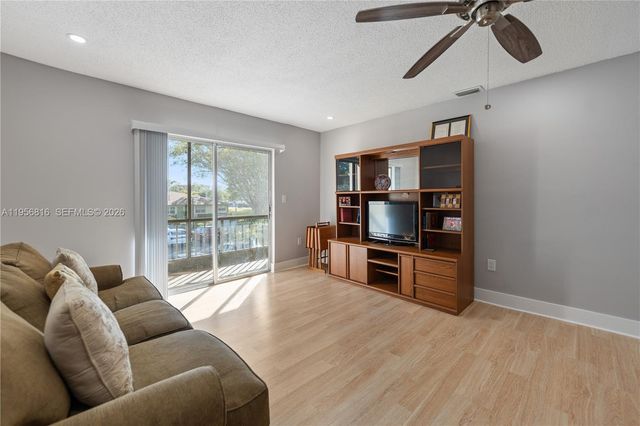 4110 NW 88th Ave 205, Coral Springs, FL 33065