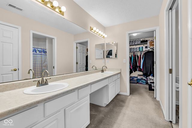 7330 Lake Lakota Place, Indianapolis, IN 46217