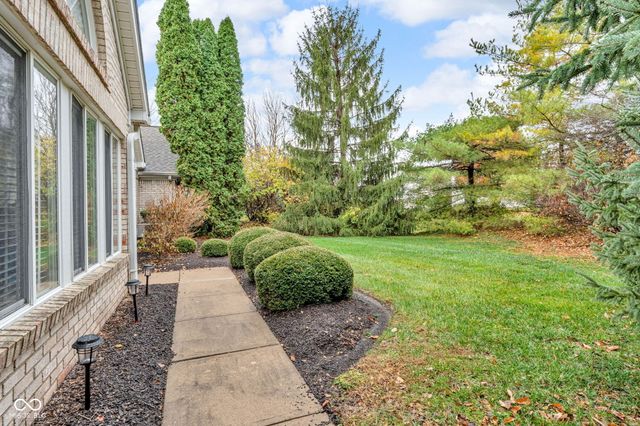 7330 Lake Lakota Place, Indianapolis, IN 46217