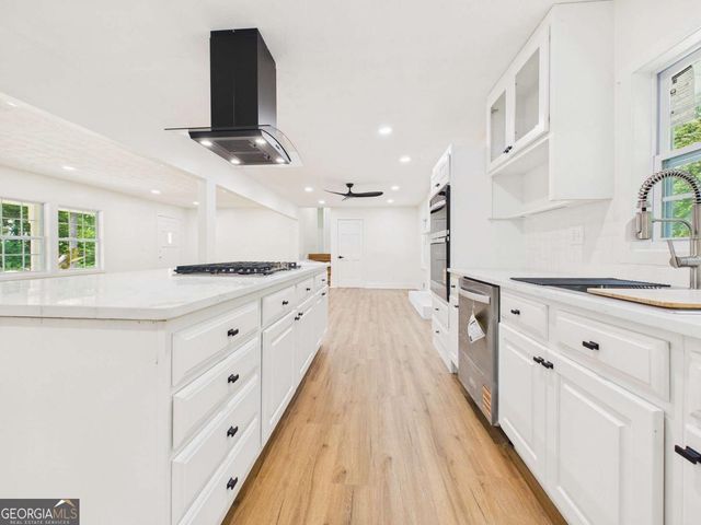 6740 Tell Road, Fairburn, GA 30213