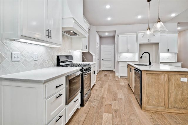 1 Linfield Lane, Bella Vista, AR 72715