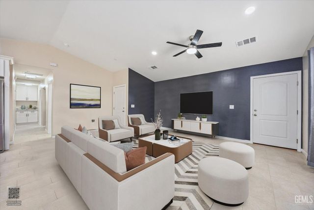 200 Burchfield Avenue, Bakersfield, CA 93307