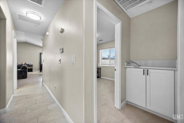 200 Burchfield Avenue, Bakersfield, CA 93307