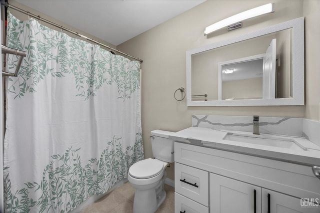 200 Burchfield Avenue, Bakersfield, CA 93307