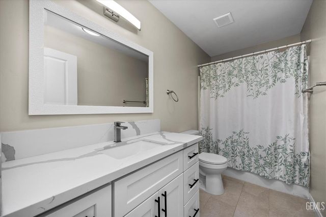 200 Burchfield Avenue, Bakersfield, CA 93307