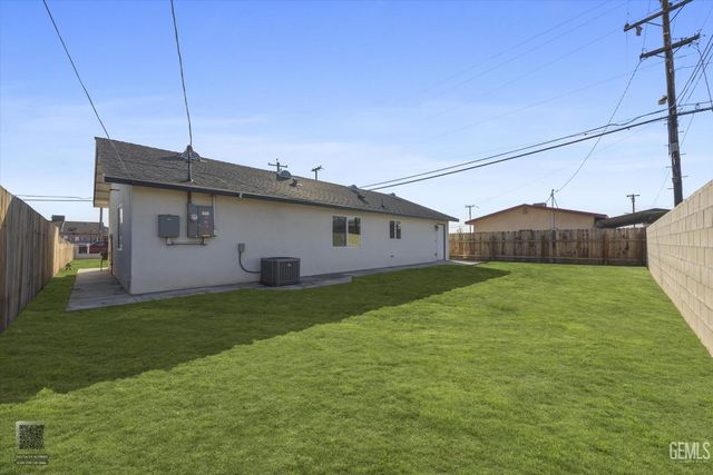 200 Burchfield Avenue, Bakersfield, CA 93307