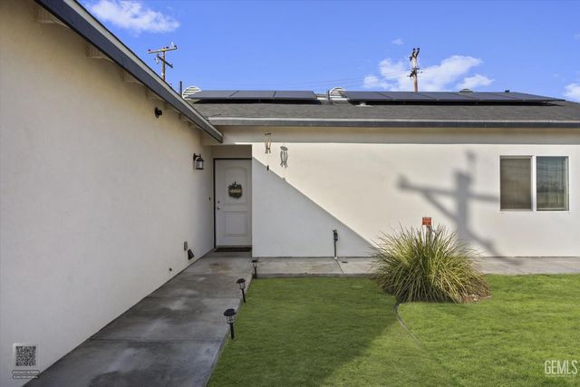 200 Burchfield Avenue, Bakersfield, CA 93307