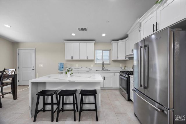 200 Burchfield Avenue, Bakersfield, CA 93307