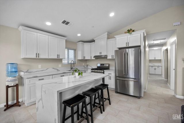 200 Burchfield Avenue, Bakersfield, CA 93307