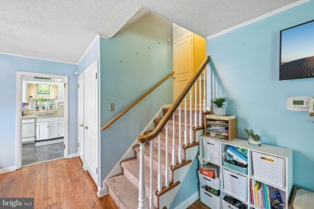 913 LOMOND LN, Philadelphia, PA 19128