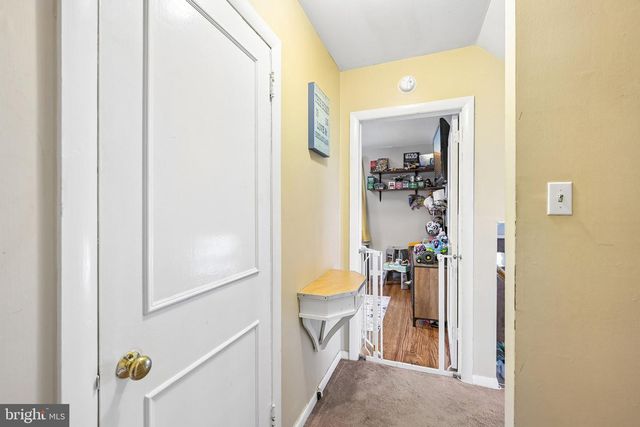 913 LOMOND LN, Philadelphia, PA 19128