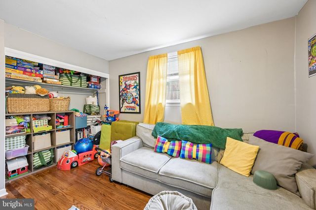913 LOMOND LN, Philadelphia, PA 19128