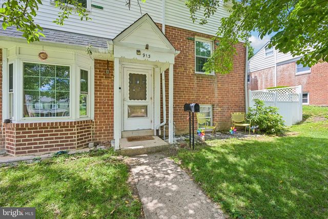 913 LOMOND LN, Philadelphia, PA 19128
