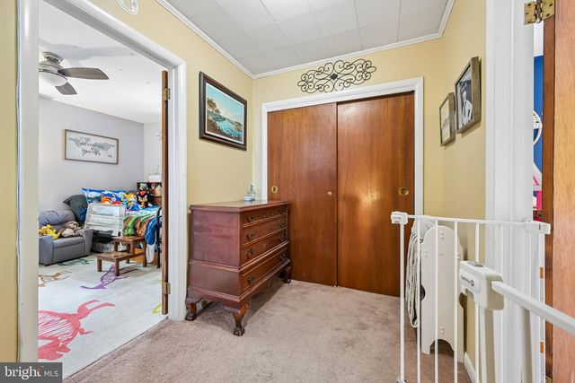 913 LOMOND LN, Philadelphia, PA 19128