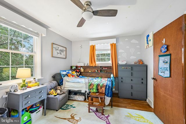 913 LOMOND LN, Philadelphia, PA 19128