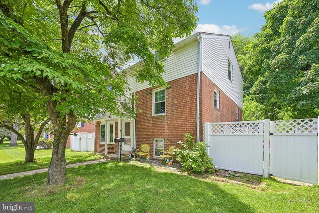 913 LOMOND LN, Philadelphia, PA 19128