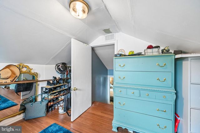 913 LOMOND LN, Philadelphia, PA 19128