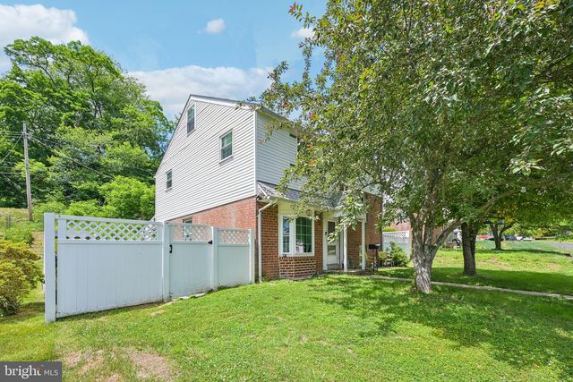 913 LOMOND LN, Philadelphia, PA 19128