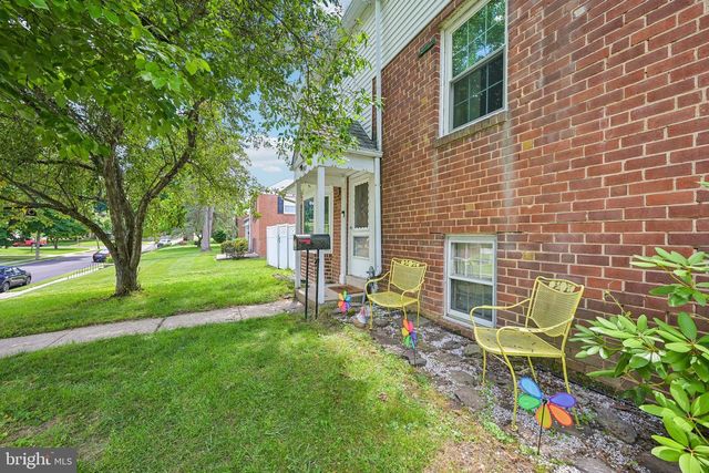 913 LOMOND LN, Philadelphia, PA 19128