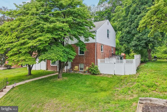 913 LOMOND LN, Philadelphia, PA 19128