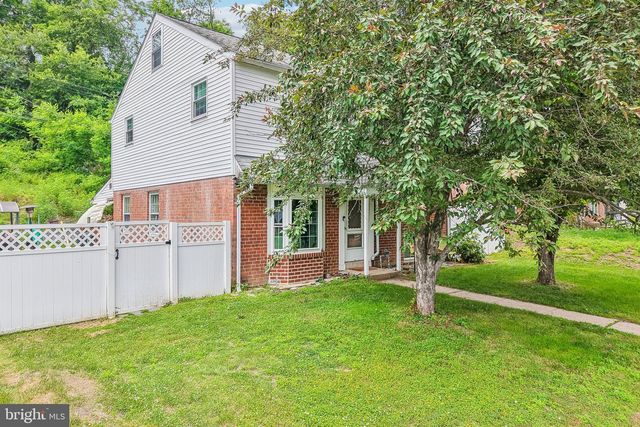 913 LOMOND LN, Philadelphia, PA 19128