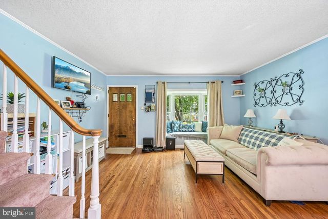 913 LOMOND LN, Philadelphia, PA 19128