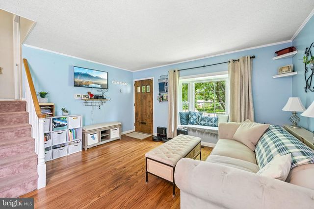 913 LOMOND LN, Philadelphia, PA 19128
