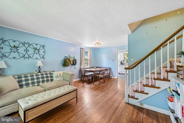 913 LOMOND LN, Philadelphia, PA 19128