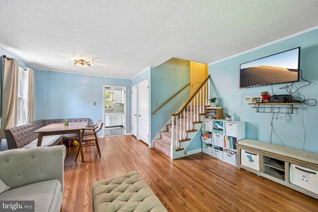 913 LOMOND LN, Philadelphia, PA 19128