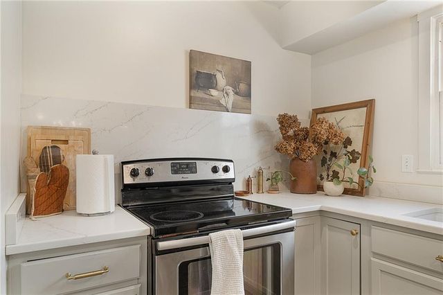 8704 W 72nd Street, Merriam, KS 66204