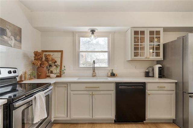 8704 W 72nd Street, Merriam, KS 66204