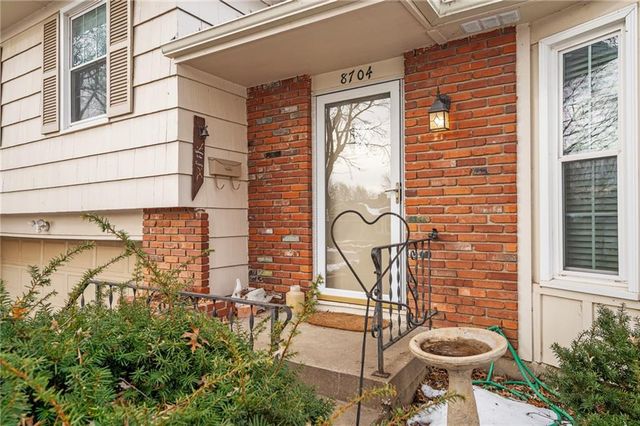 8704 W 72nd Street, Merriam, KS 66204