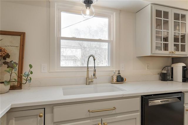 8704 W 72nd Street, Merriam, KS 66204