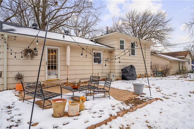 8704 W 72nd Street, Merriam, KS 66204