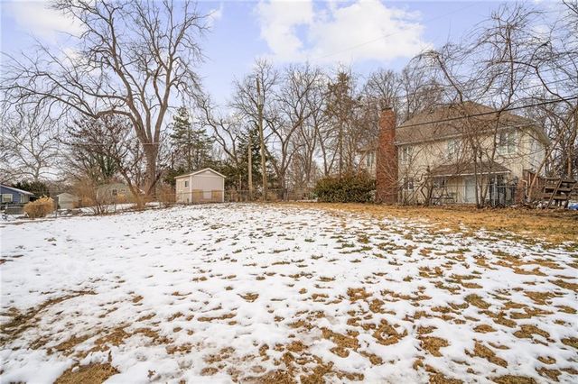 8704 W 72nd Street, Merriam, KS 66204