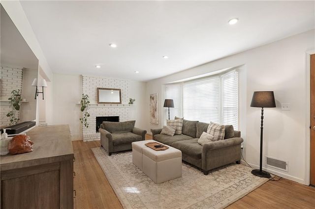 8704 W 72nd Street, Merriam, KS 66204