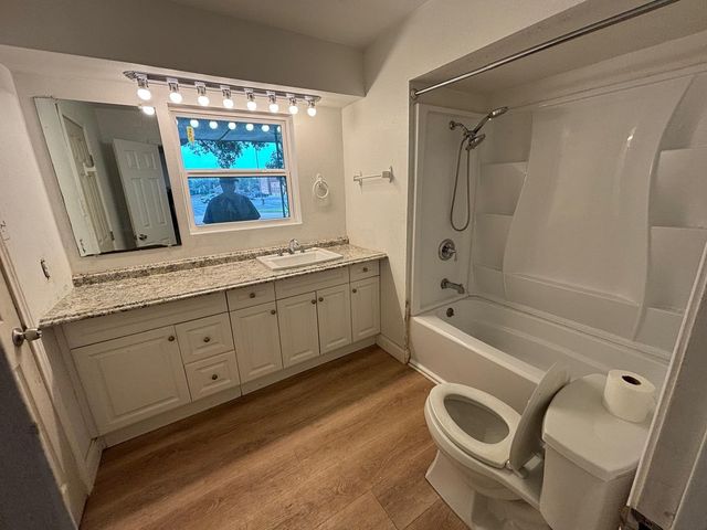 6031 Preston Crest Lane, Dallas, TX 75230