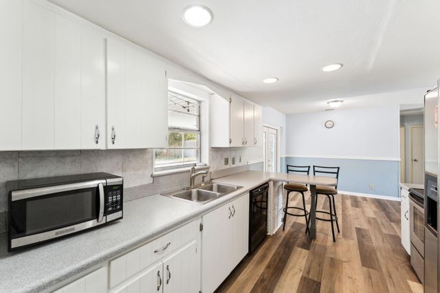 4194 Honeysuckle Avenue, Palm Beach Gardens, FL 33410