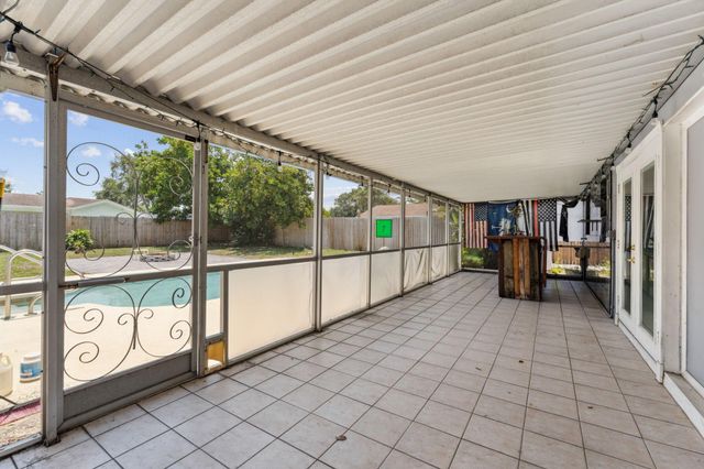 4194 Honeysuckle Avenue, Palm Beach Gardens, FL 33410