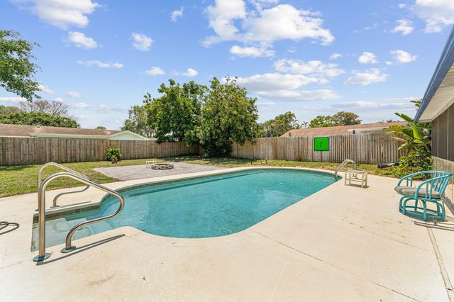 4194 Honeysuckle Avenue, Palm Beach Gardens, FL 33410