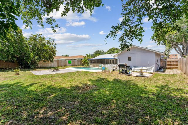 4194 Honeysuckle Avenue, Palm Beach Gardens, FL 33410