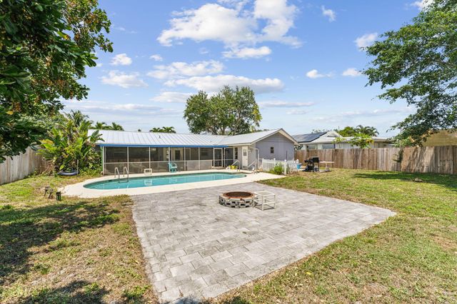 4194 Honeysuckle Avenue, Palm Beach Gardens, FL 33410