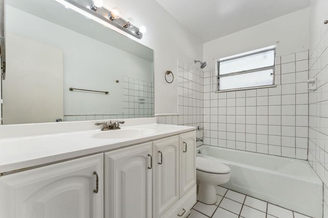 4194 Honeysuckle Avenue, Palm Beach Gardens, FL 33410