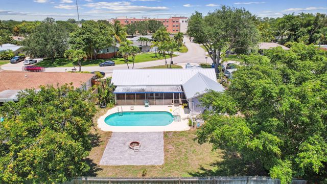 4194 Honeysuckle Avenue, Palm Beach Gardens, FL 33410