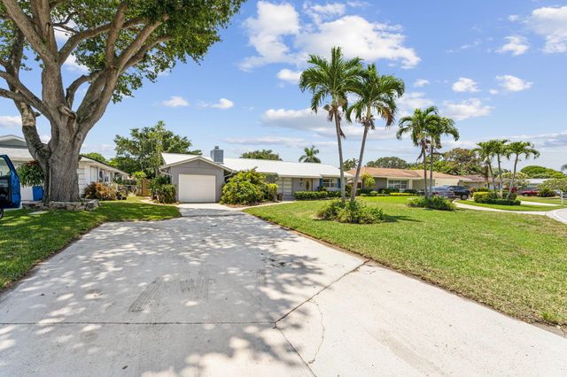 4194 Honeysuckle Avenue, Palm Beach Gardens, FL 33410