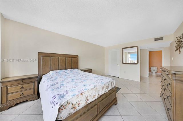 18081 Biscayne Blvd 1401, Aventura, FL 33160