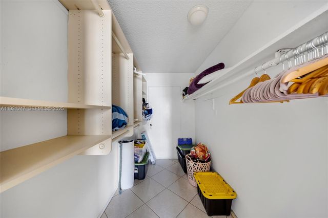 18081 Biscayne Blvd 1401, Aventura, FL 33160