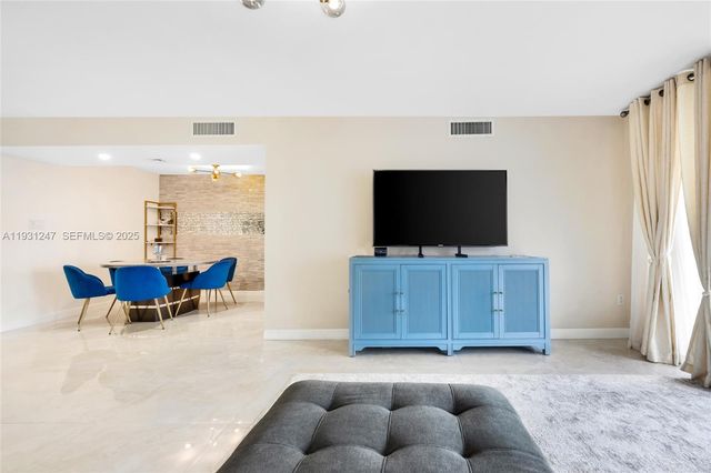 18081 Biscayne Blvd 1401, Aventura, FL 33160